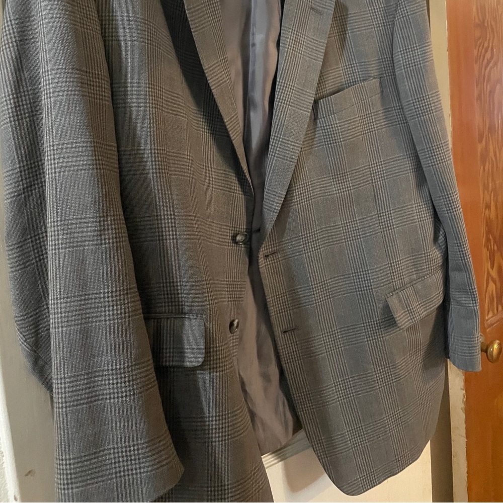 JosABank size 46 suit jacket gray plaid